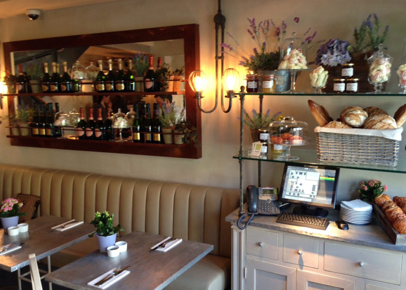 Aubaine-Hampstead