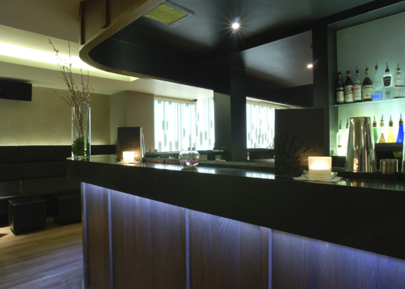 Bar-and-Lightwall
