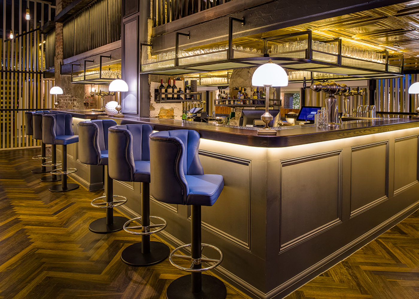 Lower-clubhouse-bar-tight