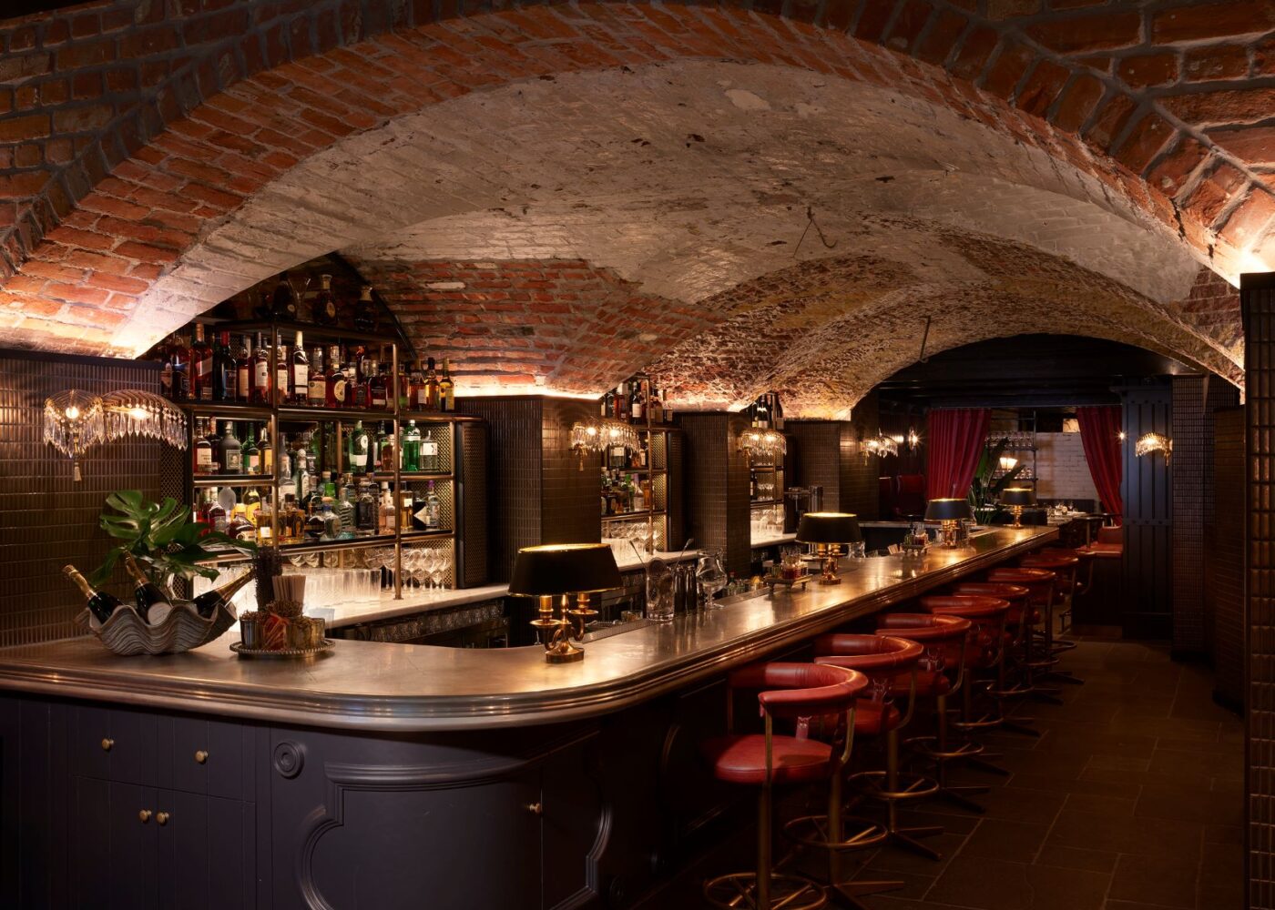 SU1000_TheMaineMayfair_TavernR_hero copy WEB