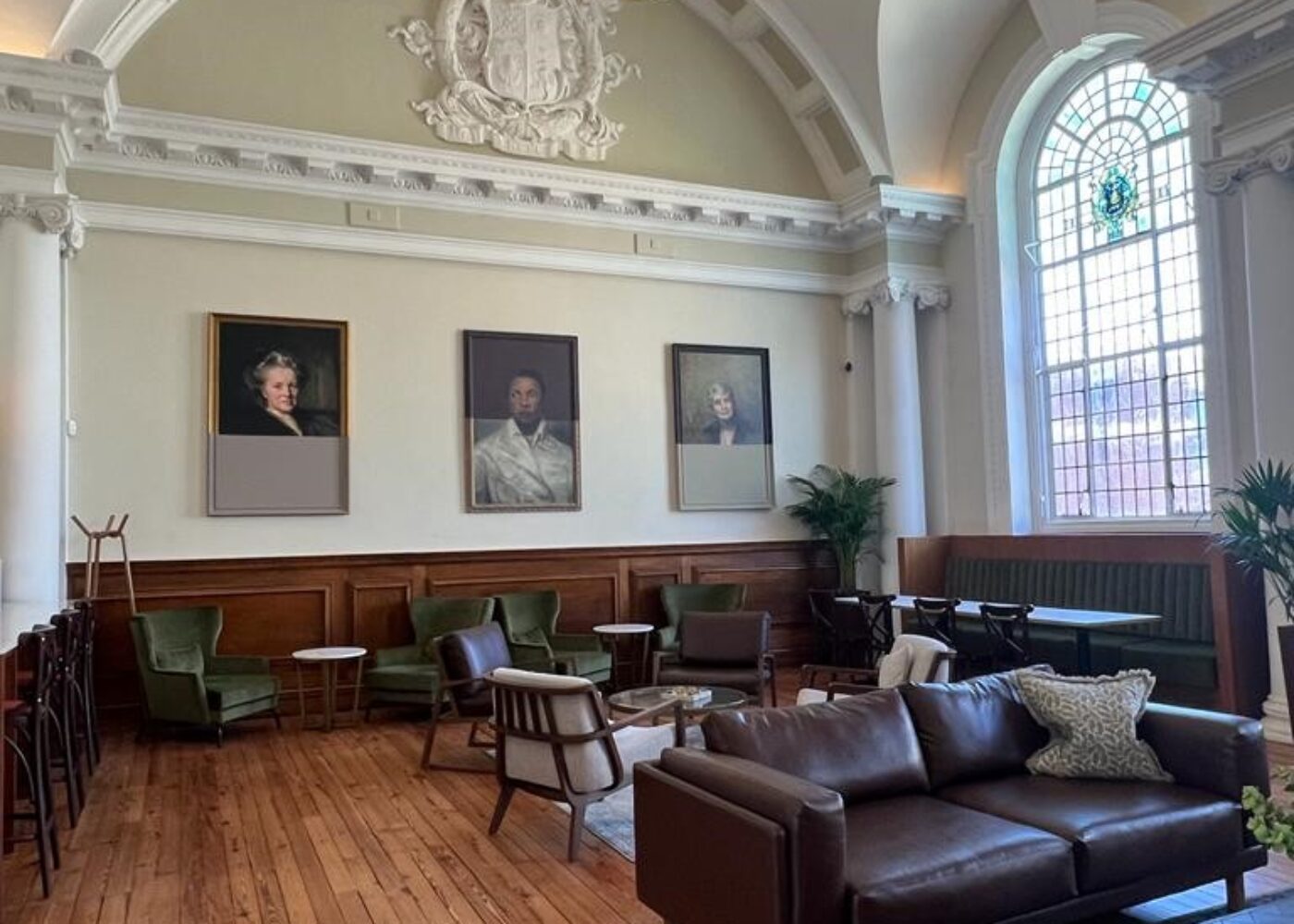 members lounge 2
